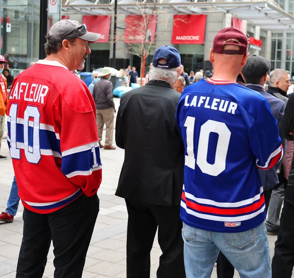 Montreal Canada 2022 People Waiting Burning Chapel Late Guy Lafleur — Stockfoto