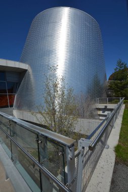 Montreal QueBEC CANADA 05 10 2022 Montreal Olimpiyat Stadyumu ve kulesi. Dünyanın en yüksek eğimli kulesi. Olimpiyat turu 175 metre uzunluğunda ve 45 derecelik açıyla yapılıyor.