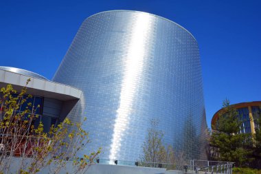 Montreal QueBEC CANADA 05 10 2022 Montreal Olimpiyat Stadyumu ve kulesi. Dünyanın en yüksek eğimli kulesi. Olimpiyat turu 175 metre uzunluğunda ve 45 derecelik açıyla yapılıyor.