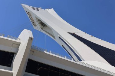 Montreal QueBEC CANADA 05 10 2022 Montreal Olimpiyat Stadyumu ve kulesi. Dünyanın en yüksek eğimli kulesi. Olimpiyat turu 175 metre uzunluğunda ve 45 derecelik açıyla yapılıyor.