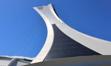 Montreal Kanada 02: 07 2017. Montreal Olimpiyat Stadyumu onarımında. Dünyanın en yüksek eğimli kulesi. Olimpiyat turu 175 metre uzunluğunda ve 45 derecelik açıyla yapılıyor.