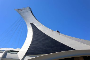 Montreal Kanada 02: 07 2017. Montreal Olimpiyat Stadyumu onarımında. Dünyanın en yüksek eğimli kulesi. Olimpiyat turu 175 metre uzunluğunda ve 45 derecelik açıyla yapılıyor.