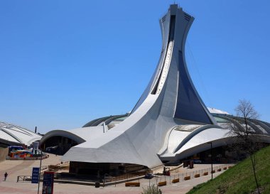 Montreal Kanada 02: 07 2017. Montreal Olimpiyat Stadyumu onarımında. Dünyanın en yüksek eğimli kulesi. Olimpiyat turu 175 metre uzunluğunda ve 45 derecelik açıyla yapılıyor.