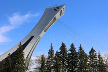 Montreal QueBEC CANADA 05 10 2022 Montreal Olimpiyat Stadyumu ve kulesi. Dünyanın en yüksek eğimli kulesi. Olimpiyat turu 175 metre uzunluğunda ve 45 derecelik açıyla yapılıyor.