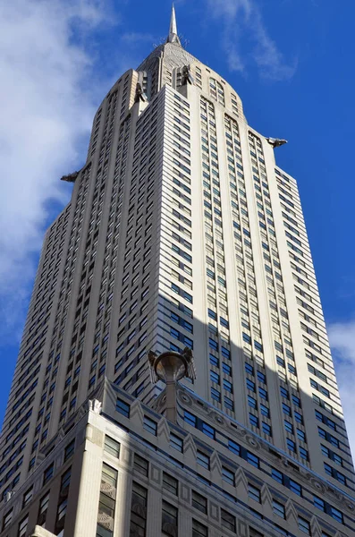 NEW YORK ABD 27 Ekim 2013 'te New York' ta Chrysler binasının ön cephesinin ayrıntıları 1931 'de Empire State Binası tarafından aşılmadan önce dünyanın en yüksek binasıydı..