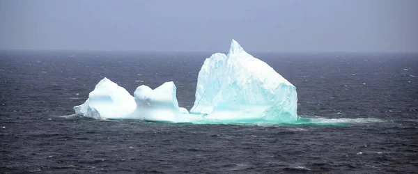 加拿大纽芬兰省波纳维斯塔角Iceberg — 图库照片