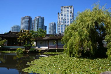 Vancouver Bc Canada 27 Haziran 2015: Vancouver 'ın merkezindeki Vancouver şehri. Ticari, ticari, kültürel, finans, hükümet ve eğlence merkezidir.