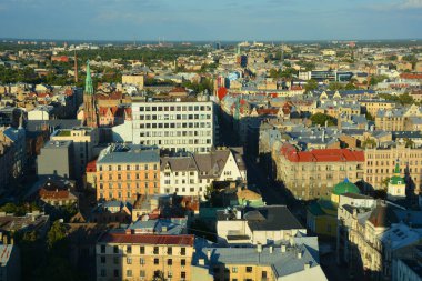 Riga Lavtia 09 17 2015: Başkenti ve en büyük şehri Letonya Riga kuş bakışı var. (Temmuz 2015) 641,007 nüfusu ile Riga Baltık Devletleri'nin en büyük şehir olduğunu.