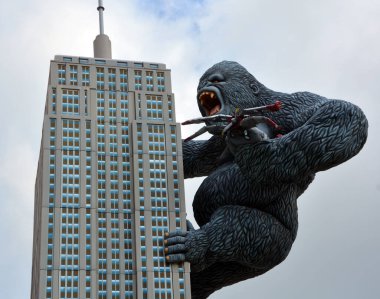 Myrtle Beach South Carolina 29 Haziran 2016: Hollywood Wax Museum Entertainment Center 'daki Empire State binasında dev King Kong