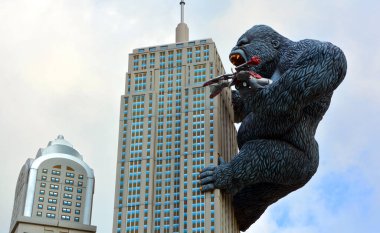 Myrtle Beach South Carolina 29 Haziran 2016: Hollywood Wax Museum Entertainment Center 'daki Empire State binasında dev King Kong