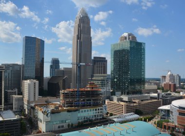 Charlotte North Carolina 22 Haziran 2916: Bank of America Corporate Center binası ve Charlotte şehir merkezi Kuzey Carolina eyaletinin en büyük şehridir. Mecklenburg ilçesinin merkezidir.