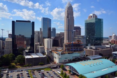 Charlotte North Carolina 22 Haziran 2916: Bank of America Corporate Center binası ve Charlotte şehir merkezi Kuzey Carolina eyaletinin en büyük şehridir. Mecklenburg ilçesinin merkezidir.
