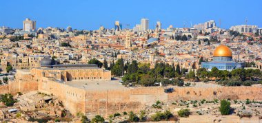 Kudüs 'e panoramik manzara Eski Şehir ve Tapınak Dağı, Kaya Kubbesi ve İsrail, Kudüs' teki Zeytin Dağı 'ndan El Aksa Camii 