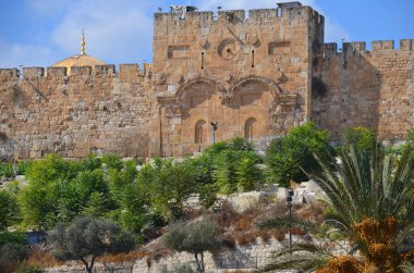 JERUSALEM ISRAEL 26 10 16: Kudüs 'ün duvarları Eski Kudüs' ü kuşatır. 1535 'te Kudüs Osmanlı İmparatorluğu' nun bir parçasıyken I. Süleyman Sultan harabe şehir surlarının yeniden inşa edilmesini emretti.
