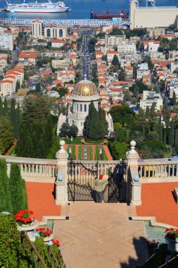 HAIFA ISRAEL 06: 16: Bahai bahçeleri İsrail 'de ve başka yerlerde Bahai kutsal mekanlarında bulunabilir. 2008 'de Haifa ve İsrail' deki birçok Bahai kutsal yerleri Dünya Mirasları Listesi 'ne yazılmıştır.