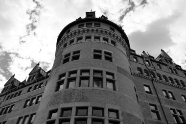 QUEBEC CITY CANADA 08 28 2022: Chateau Frontenac büyük bir oteldir. 1980 'de Kanada Ulusal Tarih Bölgesi olarak belirlendi ve genellikle dünyanın en çok fotoğraflanan oteli olarak kabul edildi.