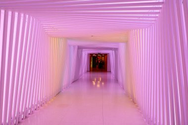 QUEBEC CITY QUEBEC CANADA 08 28 2022: Quebec Ulusal Meclisi yeni bir pavyon aydınlatma koridoruyla demokrasiyi kutluyor