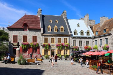 QUEBEC CITY, QUEBEC CANADA - 10 13 2021: UNESCO 'nun dünya mirası olan Old Quebec' in bir parçası