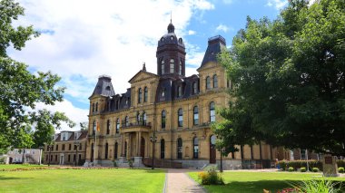 FREDERICTON NEW BRUNWICK 08 15 2022: New Brunswick Yasama Meclisi, New Brunswick Yasama Meclisi 'nin tartışmalı meclisidir.