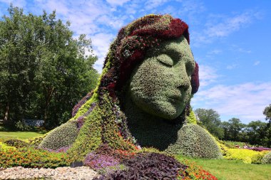 Mosaiculture 'daki kız heykeli Bir Zamanlar Dünyası' nda sergi, gezegenimizdeki yaşamın güzelliği için bir ilahi olacak.
