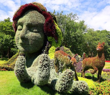 Mosaiculture 'daki kız heykeli Bir Zamanlar Dünyası' nda sergi, gezegenimizdeki yaşamın güzelliği için bir ilahi olacak.