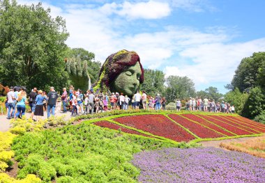 Mosaiculture 'daki kız heykeli Bir Zamanlar Dünyası' nda sergi, gezegenimizdeki yaşamın güzelliği için bir ilahi olacak.