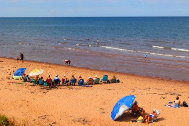 CAVENDISH BEACH PRINCE EDWARD ADA CANADA 08 17 2022: Prens Edward Adası Ulusal Parkı (Prens Edward Adası, Kanada)
