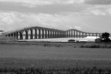 BORDEN CARLETON PRINCE EDWARD ADLAND 08 23 2022: Konfederasyon Köprüsü Northumberland Boğazı 'nın Abegweit Geçidi' nden geçen Trans-Kanada Karayolu 'nu taşıyan bir kutu kirişli köprüdür.