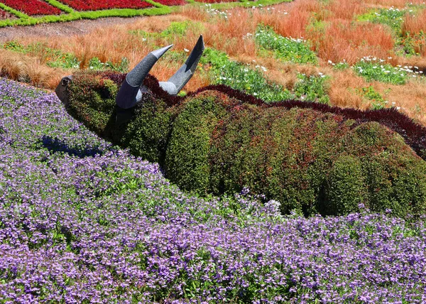 Bison statue in Mosaiculture Once Upon a Time Earth, the exhibition will be a hymn to the beauty of life on our planet