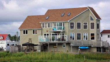 SHEDIAC, NEW BRUNSWICK, CANADA 08 25 2022: Pointe du Chene Range Rear Lighthouse, Parlee Beach, Provincial Park, Shediac, New Brunswick, Kanada 'da bulunan bir eyalet parkı.