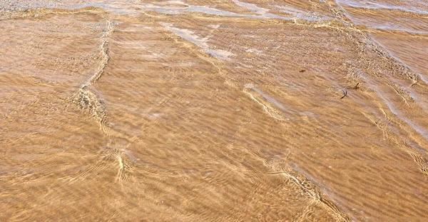 Θαλασσινό Νερό Και Άμμος Δομή Χρυσή Λεπτή Άμμος Στην Ακτογραμμή — Φωτογραφία Αρχείου