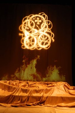 MONTREAL CANADA 09 11 2022: Norveç cenaze törenleri, veya Viking Çağı Kuzey Germen Norsemenlerinin defin gelenekleri hem arkeolojiden hem de tarihsel tarihsel hesaplardan bilinmektedir