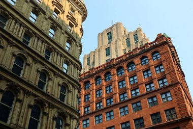 MONTREAL QUEBEC CANADA 09: 10 2022: The Aldred Building or Builfice La Prevoyance, Kanada 'nın Quebec kentinin Montreal bölgesinin tarihi Place d' Armes meydanında bulunan bir sanat deco binasıdır.