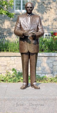 MONTREAL QUEBEC CANADA 09 10 10 2022: Jean Drapeau Bronz 1954-1957 ve 1960-1986 yılları arasında Montreal belediye başkanlığı yapmış Kanadalı avukat ve politikacı.