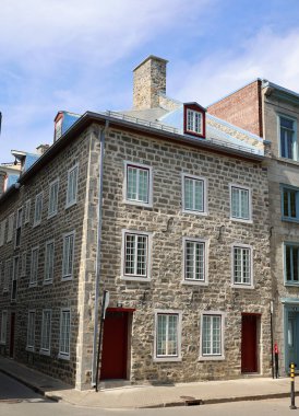 MONTREAL QUEBEC CANADA 09 10 2022: Eski Montreal antik güzellik, çarpıcı mimari ve destansı görüşler arasında çağdaş yaşamla dolup taşıyor.