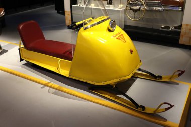 MONTREAL CANADA 09 11 11 2022: The Ski-Doo kişisel kar aracı markası çok ikoniktir, özellikle Kanada 'da 