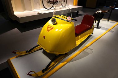 MONTREAL CANADA 09 11 11 2022: The Ski-Doo kişisel kar aracı markası çok ikoniktir, özellikle Kanada 'da 