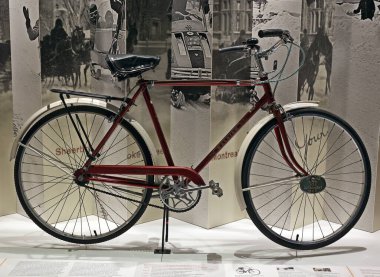Müzedeki eski bisiklet.