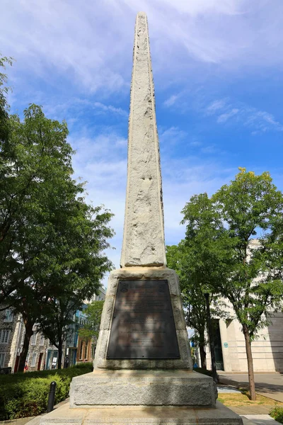 Montreal Quebec Canada 2022 Obelisco Granito Conmemora Fundación Del Fuerte — Foto de Stock