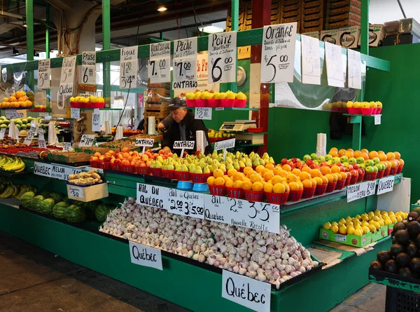 Montreal Quebec Canada 2022 Περίπτερο Φρούτων Στην Αγορά Atwater Είναι — Φωτογραφία Αρχείου