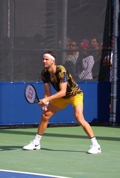 Professionele Tennisser Spelen Het Veld — Stockfoto