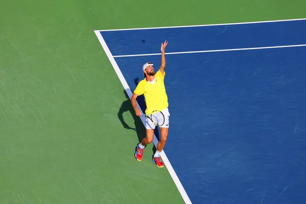 Professionell Tennisspelare Spelar Planen — Stockfoto