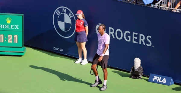 Tennisprofi Spielt Auf Court — Stockfoto