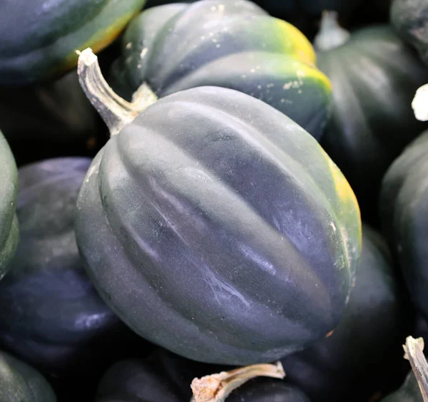 Primo Piano Della Zucca Verde Sul Mercato — Foto Stock