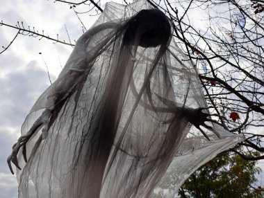 SAINT-ANNE-DE-BELLEVUE Montreal QuEBEC CANADA 10 19 2022: Dişi hayalet mankeni