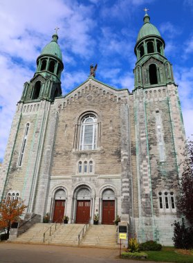 LACHINE MONTREAL QUEBEC CANADA 10 19 2022: Saints-Anges Gardiens de Lachine Kilisesi, Aziz. 1676 yılında Lachine 'de Anges-Gardiens (Koruyucu Melekler) cemaati kuruldu..