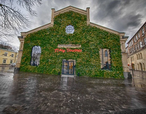 Kyivfoodmarket, Kyiv gençlerinin takılmayı sevdiği bir yer.