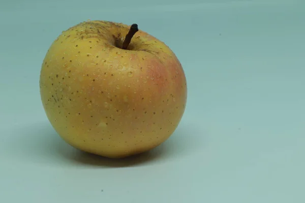 One Yellow Apple Close White Isolated Ripe Yellow Apple Isolated — 스톡 사진