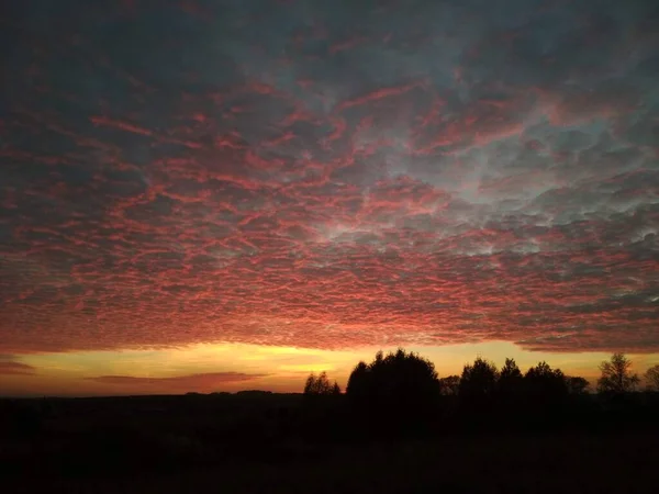 Hermosas Nubes Del Atardecer Una Noche Septiembre — Foto de Stock