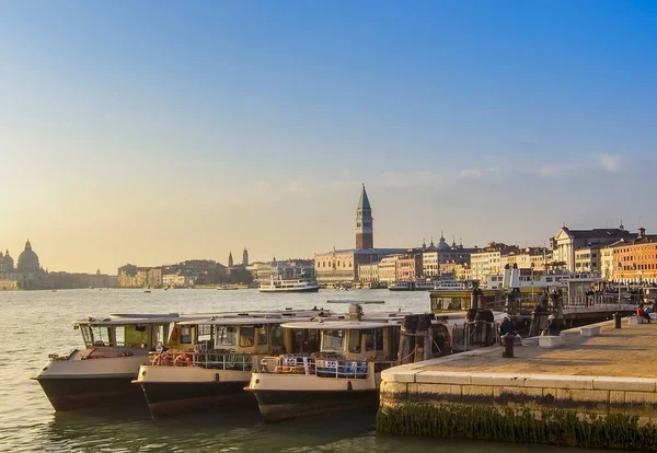 Barcos Terraplén San Marco Día Soleado Venecia Italia Puede Ser — Foto de Stock